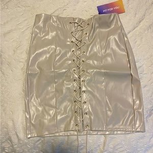 🦋2/$22 NWT Off white faux leather lace up mini skirt